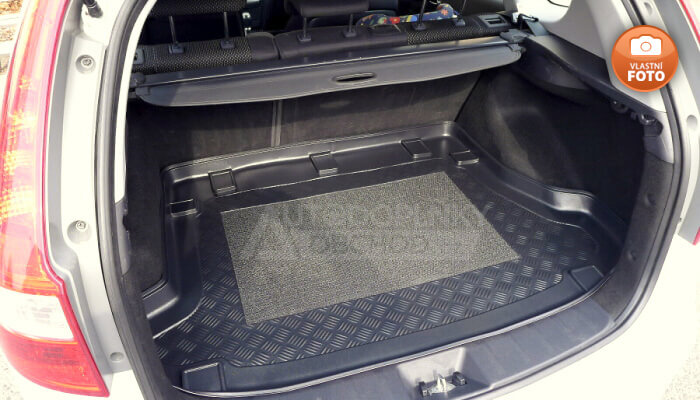 Vana do kufru přesně pasuje do zavazadlového prostoru modelu auta Hyundai i30 CW 2007- Combi